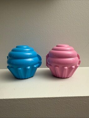Tupperware cupcake holders